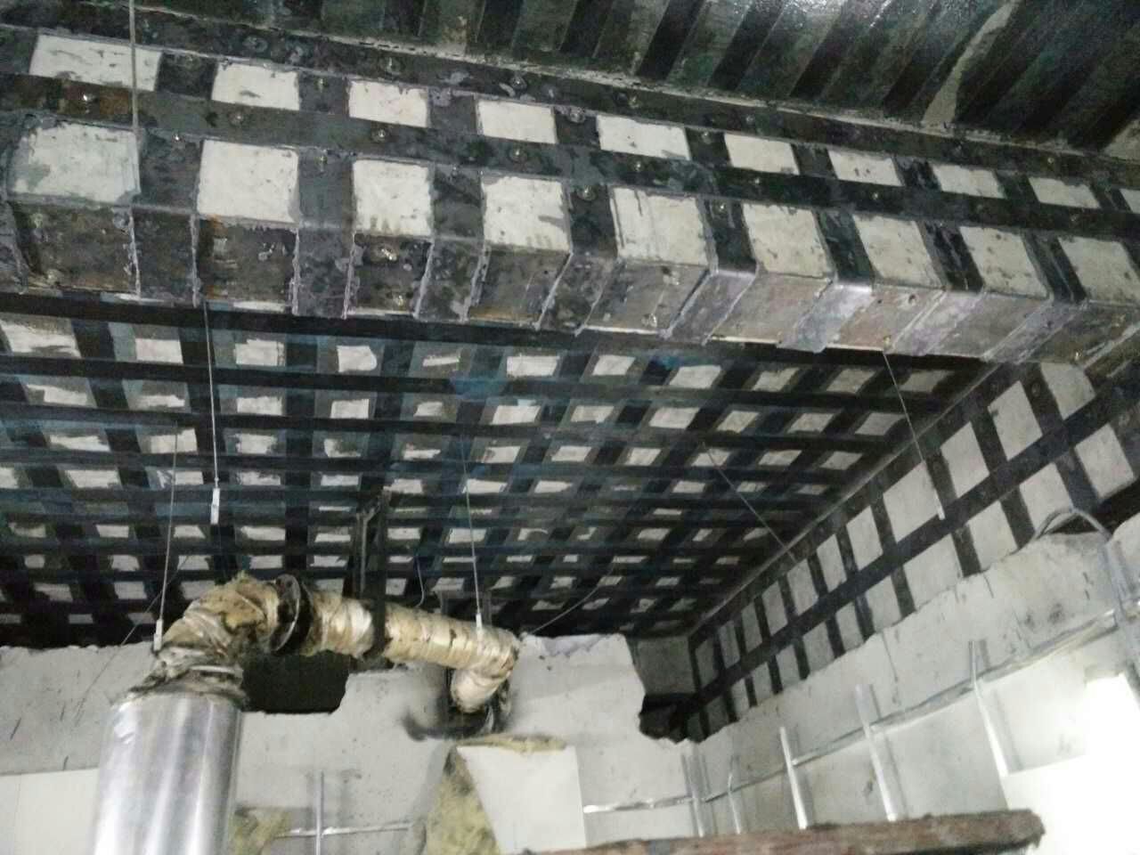 山水一品三期工地粘鋼加固現(xiàn)場
