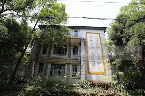成都一廢棄醫(yī)院需要加固維修，探險者前往探秘極度危險。