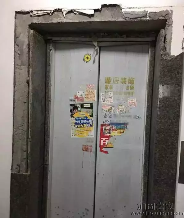 大媽用杯子擋電梯致電梯爆炸，電梯應(yīng)如何加固？