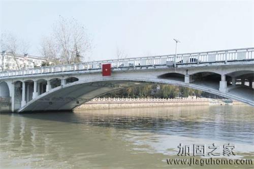 經(jīng)過(guò)多次維修加固的徐凝門橋“退役”，功成身退