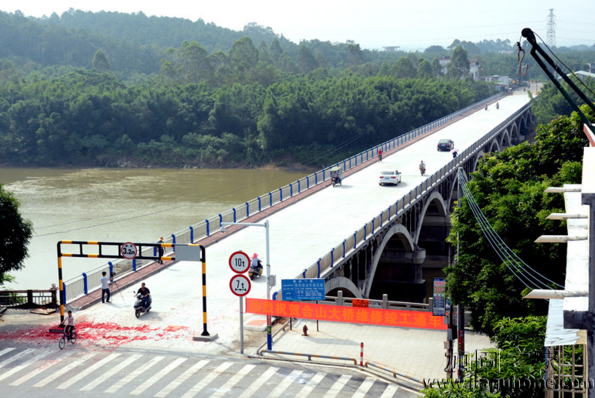 陽東區(qū)合山大橋加固修復(fù)工程完畢，已正式通車