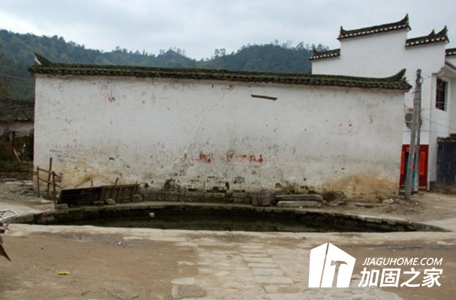 擋墻受流失沖刷發(fā)生傾斜，擋墻加固施工怎么做？