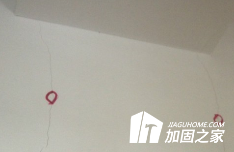老房子的大梁有裂縫應(yīng)該怎么加固才好？