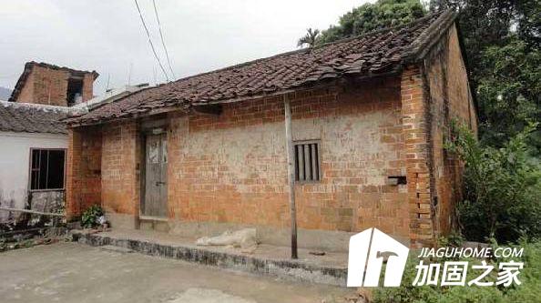 房屋安全鑒定公司一經(jīng)確認的危險房屋，房屋使用人該如何處理?