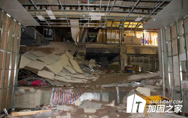 云南商場(chǎng)樓層坍塌，如何預(yù)防建筑安全事故?