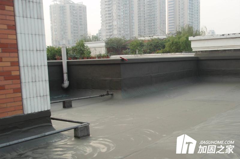 房屋樓頂出現(xiàn)漏水，怎么做好防水施工?