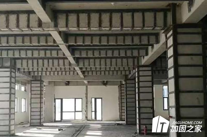 在建筑加固施工時(shí)，如何保證全程安全施工?